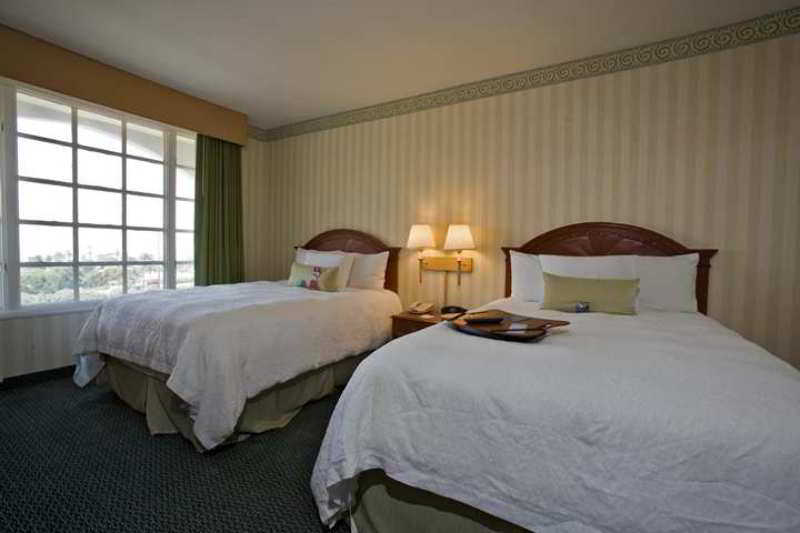 Hampton Inn & Suites San Clemente Room photo